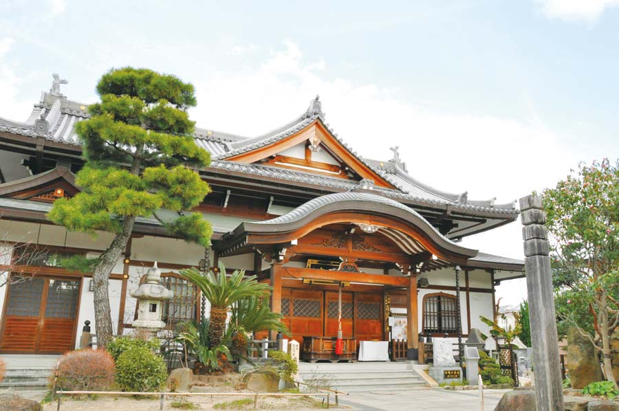 萩の寺の本堂の外観