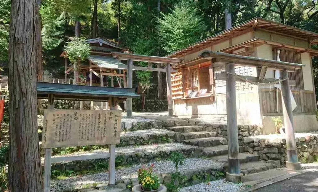 野々宮神社の黒鳥居