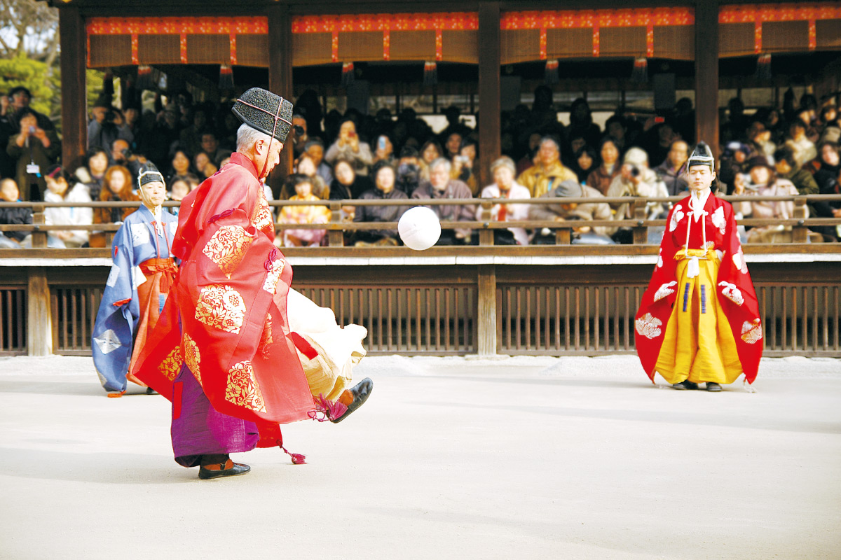 京の伝統芸能・蹴鞠の実演を公開。下鴨神社「蹴鞠（けまり）はじめ」1月4日（木）開催 | TOKK（トック）大阪京都神戸阪急沿線おでかけ情報メディア