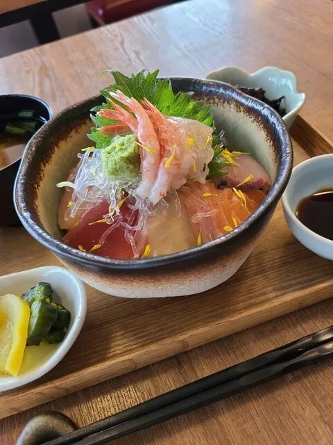 日々是段神戸の海鮮丼ランチ