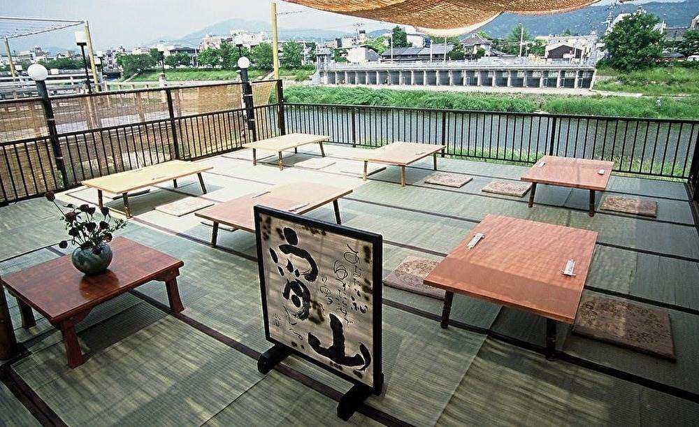 竹島一期の川床の風景