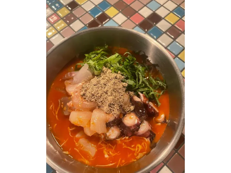 冷たくて刺激的な韓国のスープ