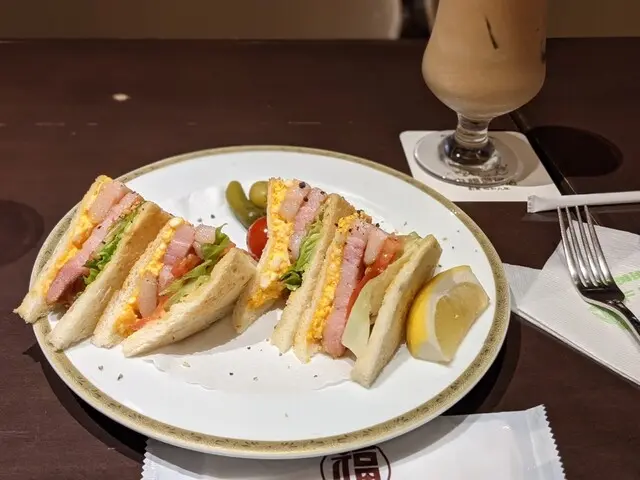 丸福珈琲店ルクアイーレ店のサンドイッチ