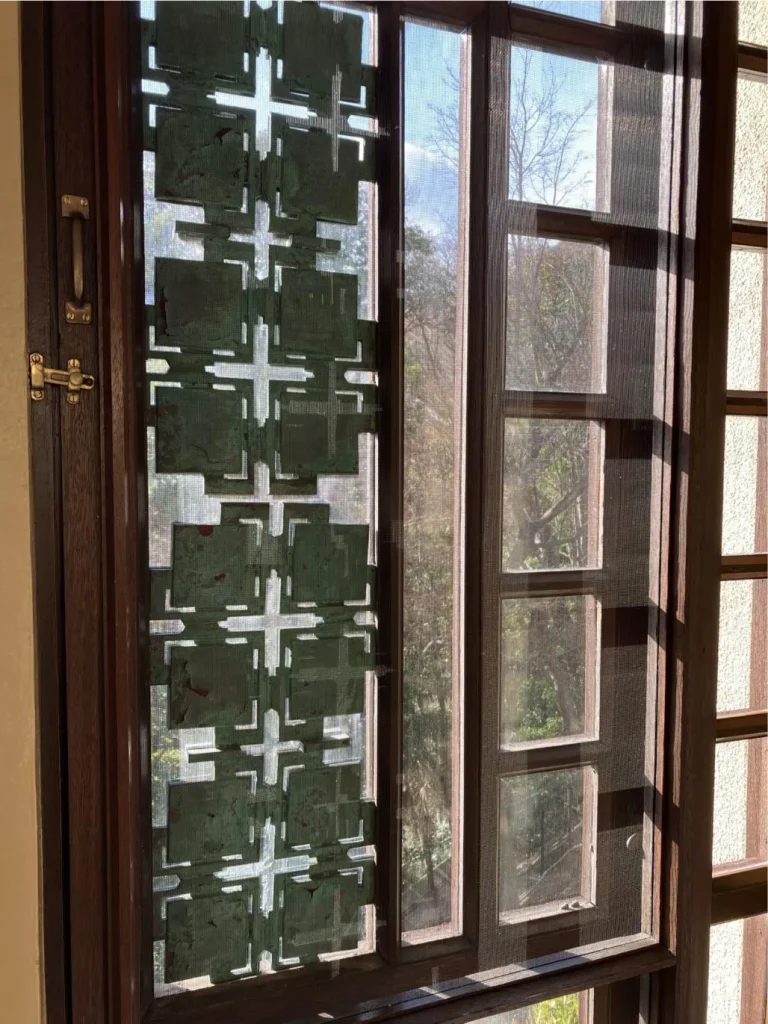 ヨドコウ迎賓館　3階廊下・飾り銅板