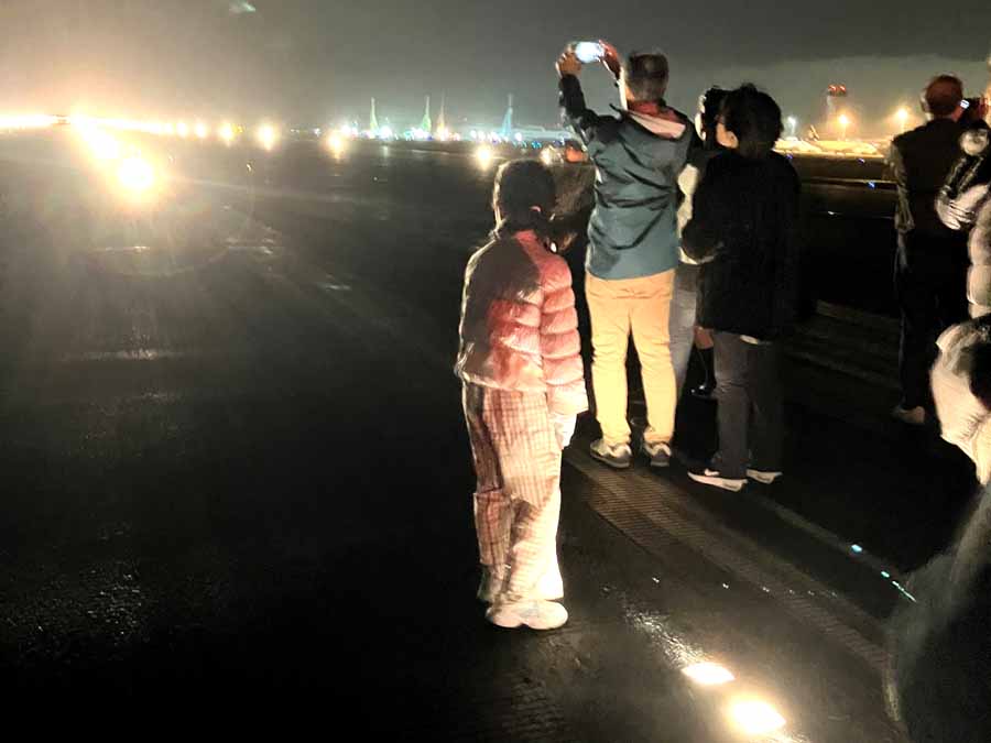 神戸空港滑走路夜の見学ツアー