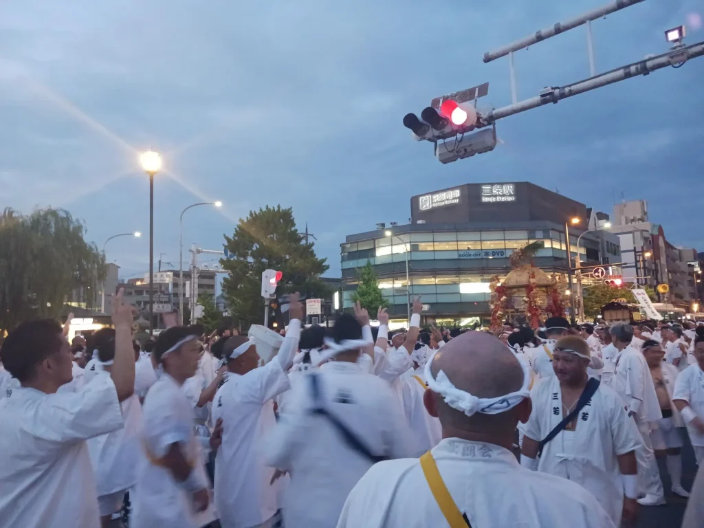 祇園祭　三若神輿会　神輿渡御