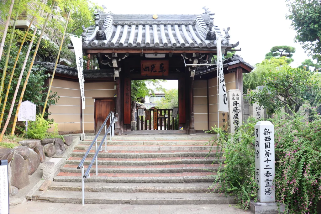 萩の寺東光院　山門