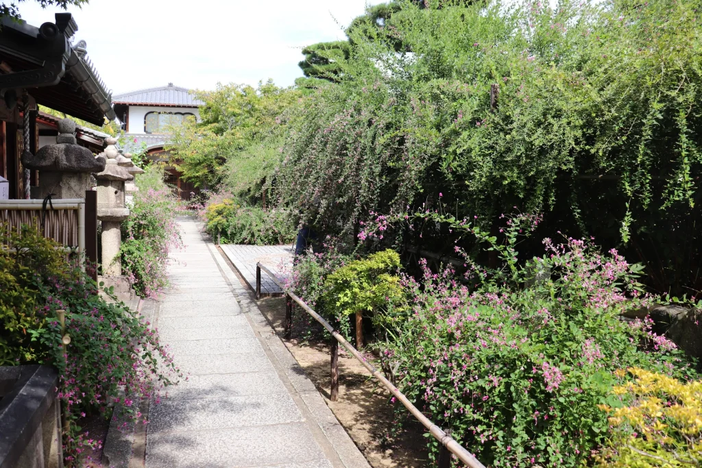 萩の寺東光院　参道