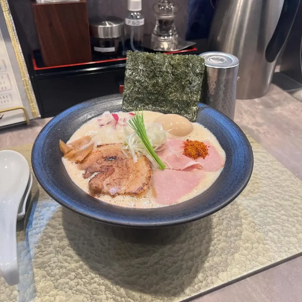 小麦の麺神　KITTE大阪　大阪鶏白湯Special