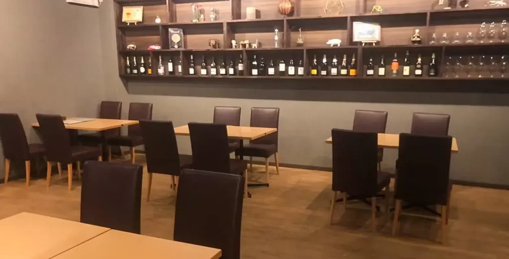 Esaka's Italian OKAMU(エサカイタリアン オカムー)内観