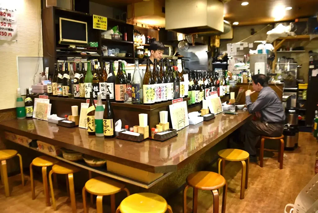 地下のれん街 ななを2 内観