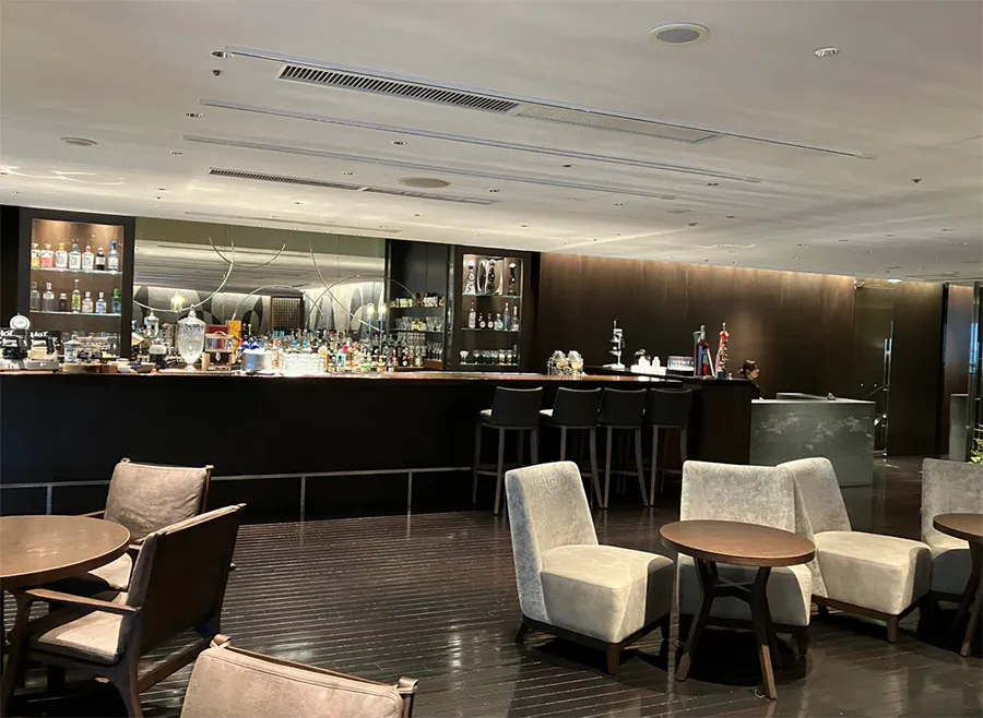 XEX WESTの店内