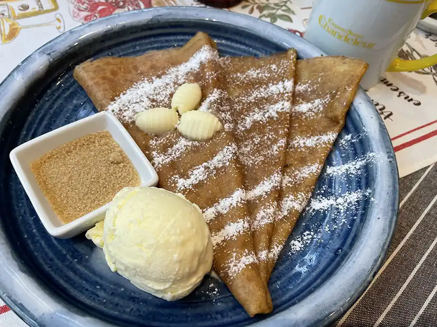 クレープリースタンドシャンデレールのフレンチシュクレ