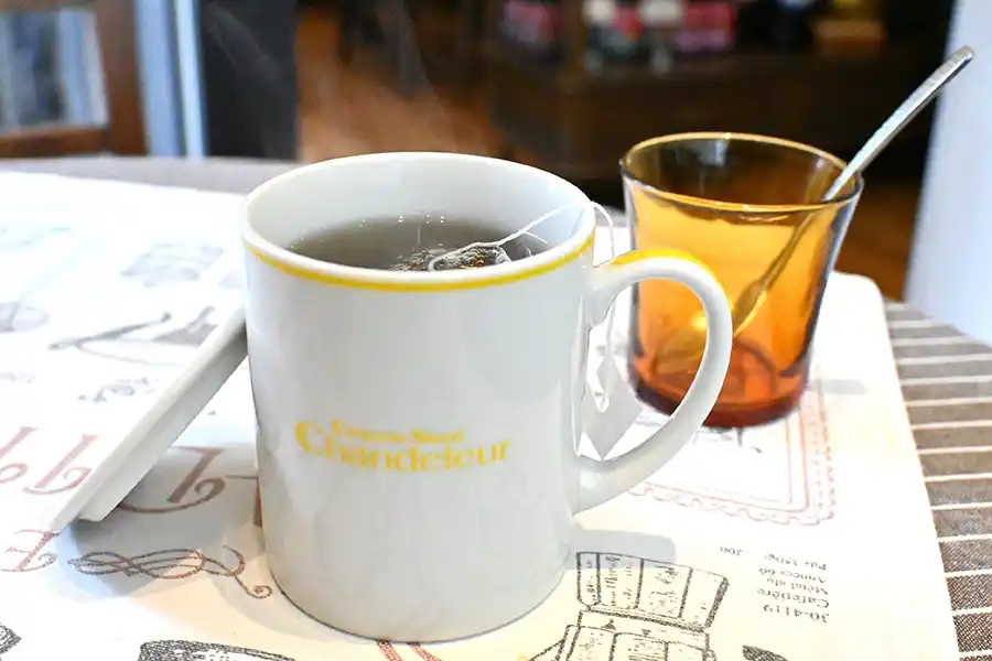 クレープリースタンドシャンデレールの紅茶
