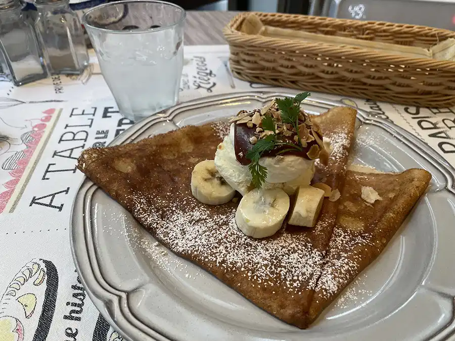 クレープリースタンドシャンデレールのチョコバナナクレープ