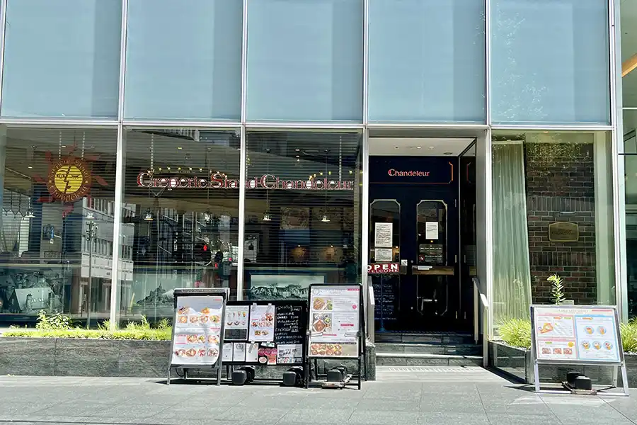 クレープリースタンドシャンデレールの外観