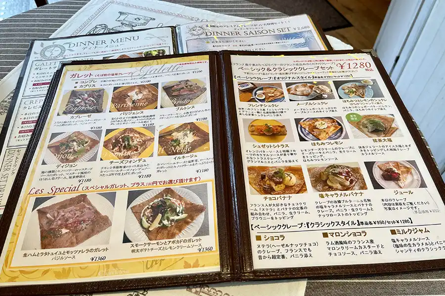 クレープリースタンドシャンデレールのメニュー
