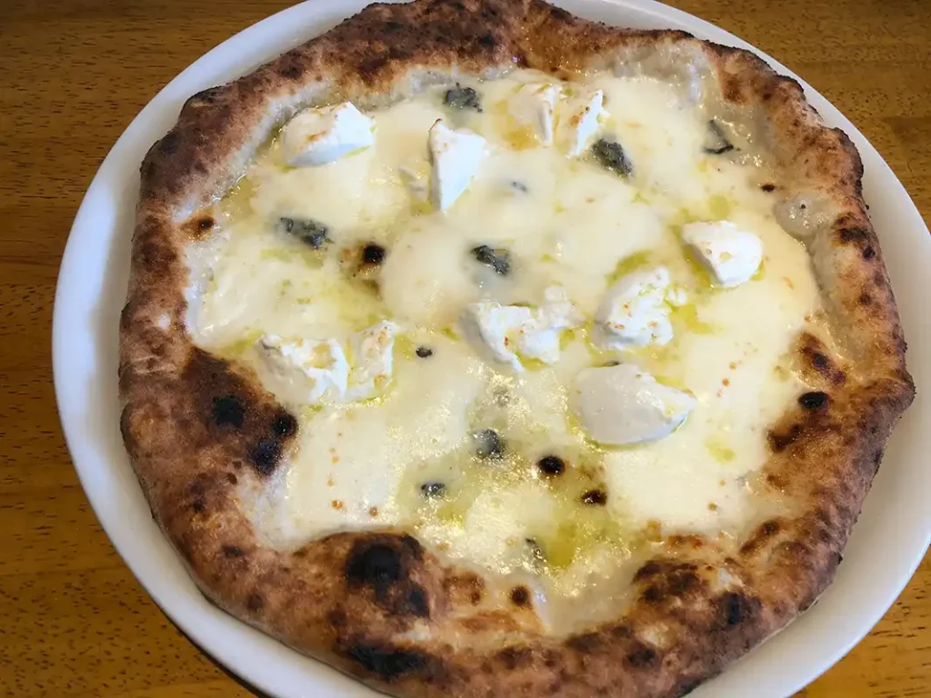Pizzeria Capricorno  クアトロフォロマッジ