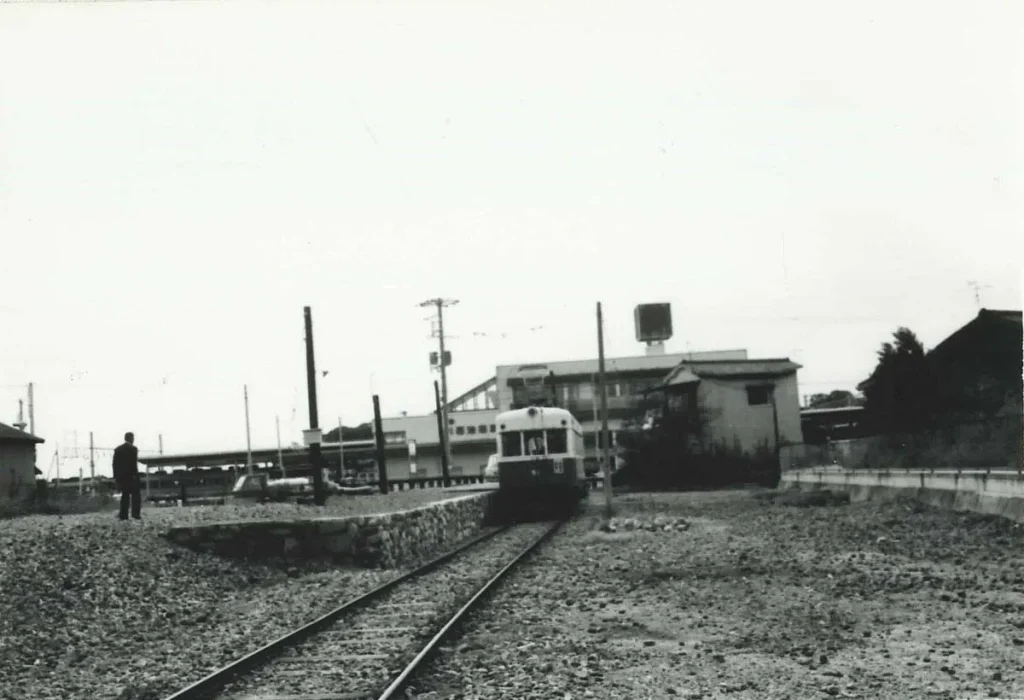 川西国鉄前駅