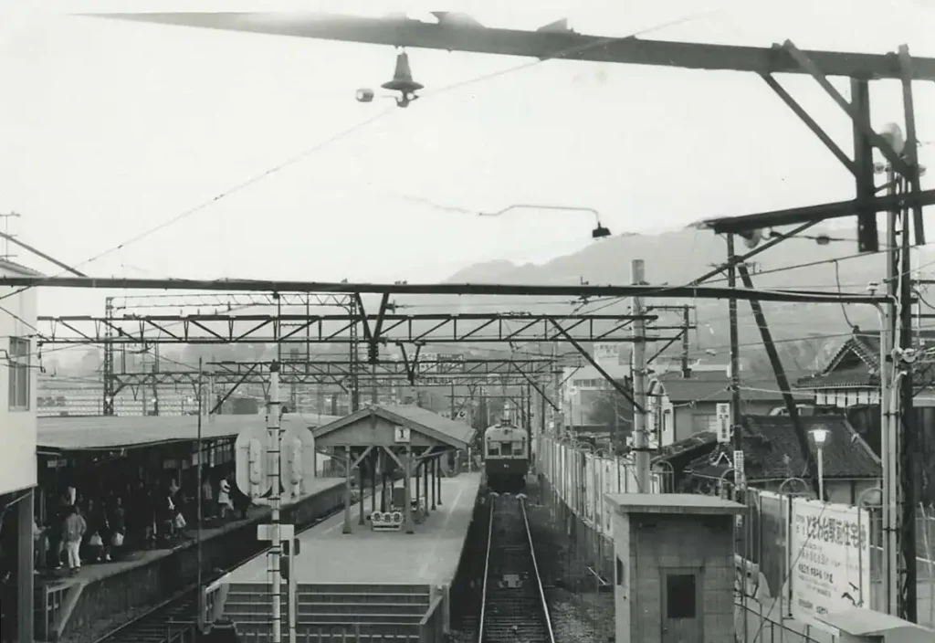 川西能勢口駅3